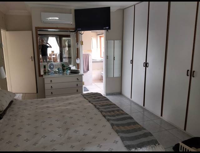 6 BEDROOM HOUSE FOR SALE IN UVONGO